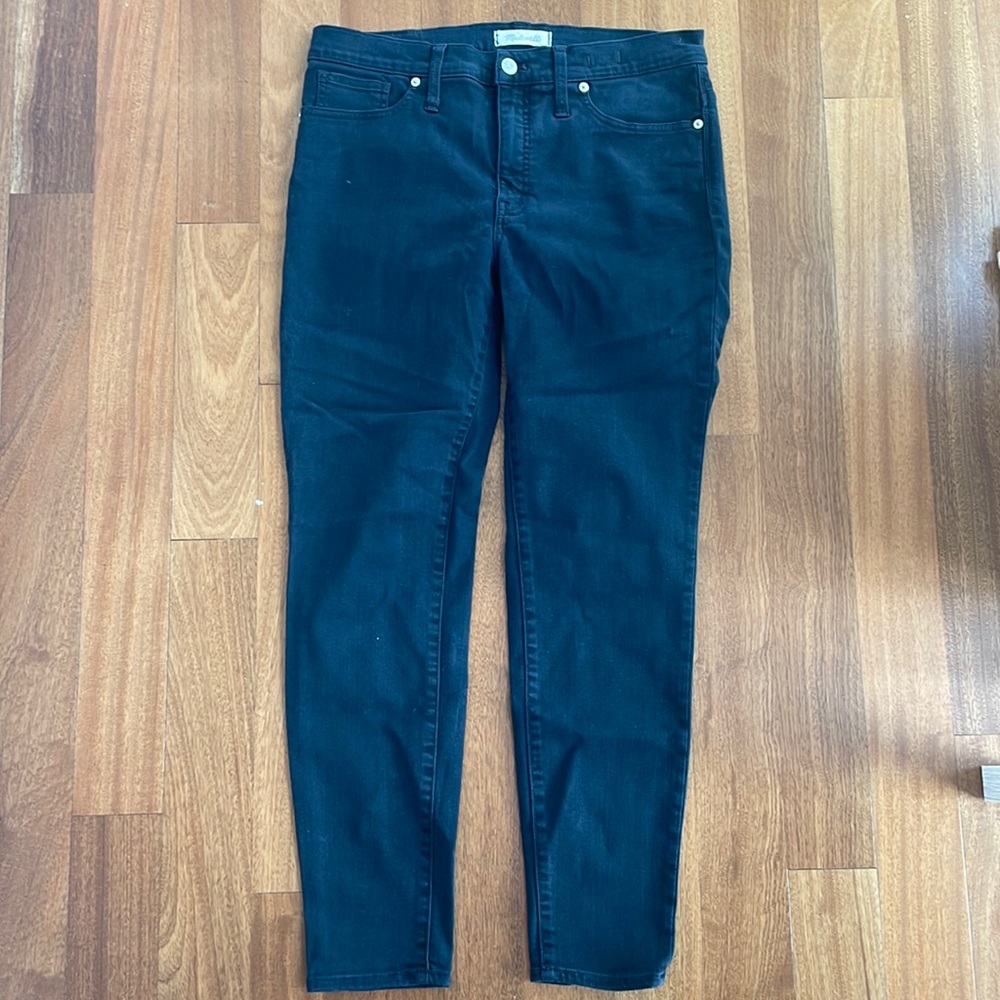 Black cropped jeans